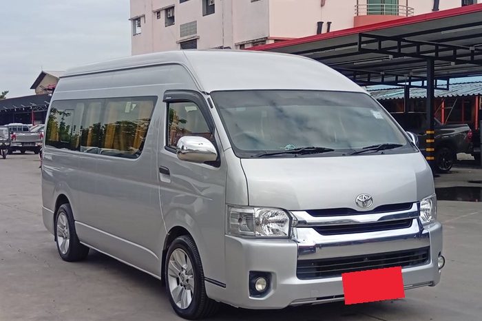 TOYOTA 2WD 2017 3.0 MT COMMUTER SILVER 8039 full