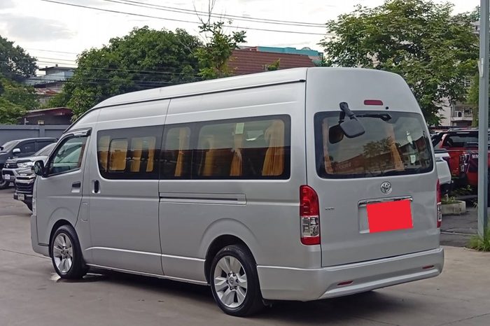 TOYOTA 2WD 2017 3.0 MT COMMUTER SILVER 8039 full