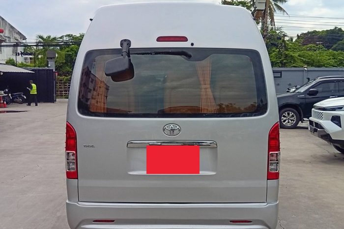 TOYOTA 2WD 2017 3.0 MT COMMUTER SILVER 8039 full