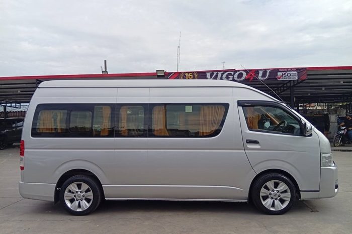 TOYOTA 2WD 2017 3.0 MT COMMUTER SILVER 8039 full