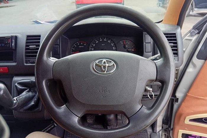 TOYOTA 2WD 2017 3.0 MT COMMUTER SILVER 8039 full