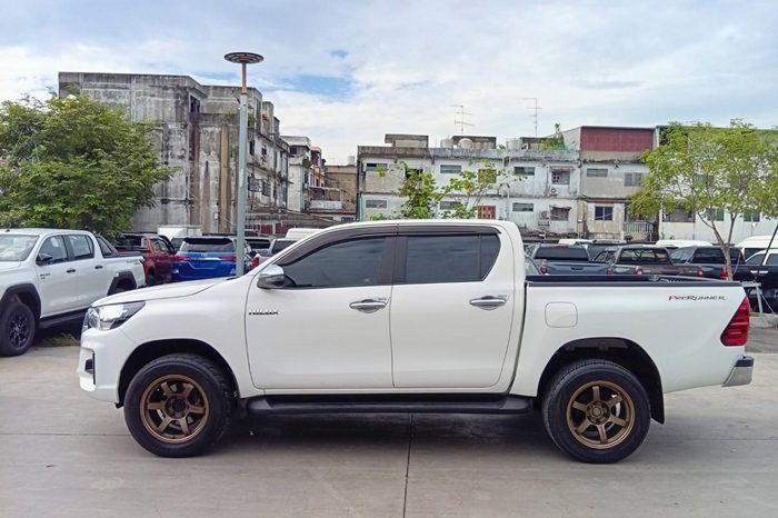 REVO PRE 2019 2.4E AT DOUBLE CAB WHITE  568 full