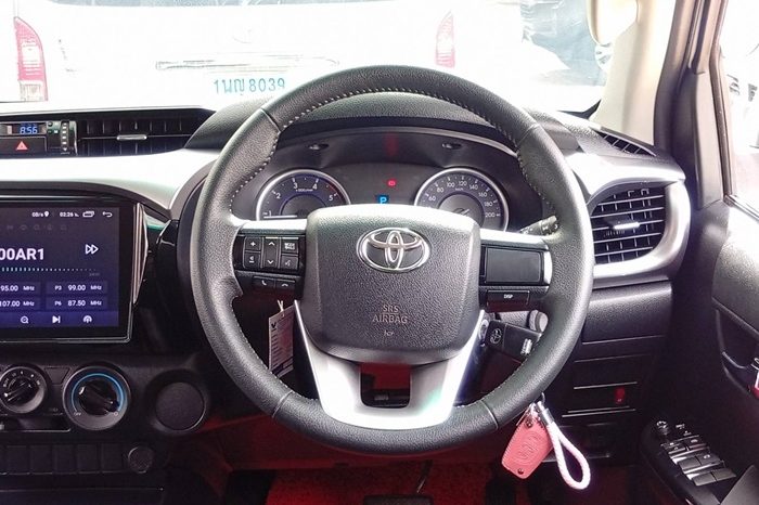 REVO PRE 2019 2.4E AT DOUBLE CAB WHITE  568 full