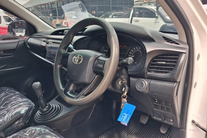 REVO 2WD 2018 2.4J MT STANDARD WHITE  8114 full