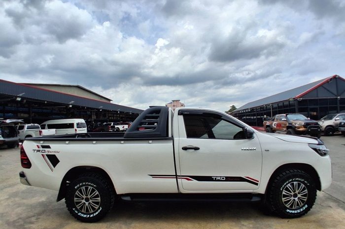 REVO 2WD 2018 2.4J MT STANDARD WHITE  8114 full