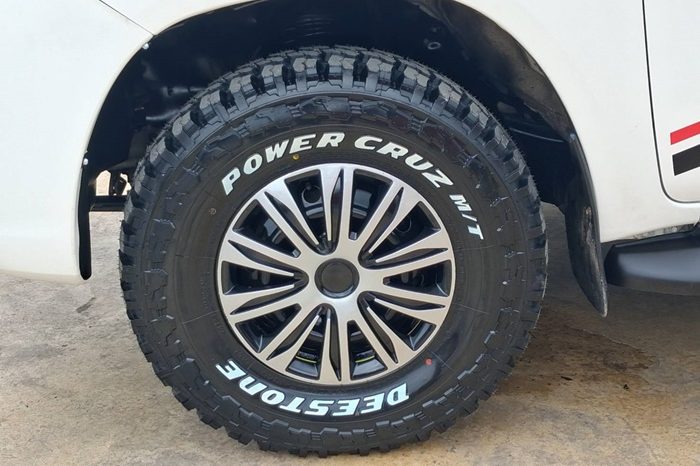 REVO 2WD 2018 2.4J MT STANDARD WHITE  8114 full