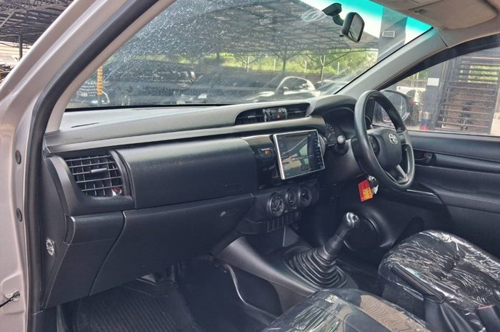 REVO 2WD 2018 2.4J MT STANDARD SILVER  9531 full