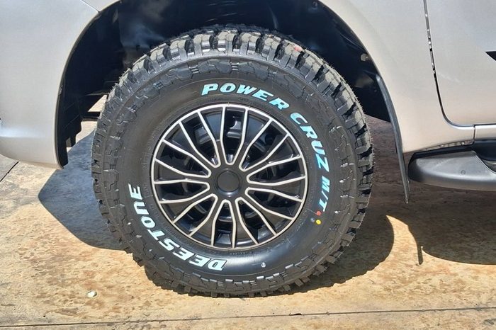 REVO 2WD 2018 2.4J MT STANDARD SILVER  9531 full