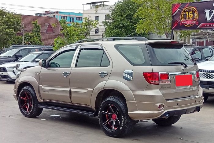 TOYOTA 4WD 2005 2.7V AT FORTUNER BROWN  1211 full
