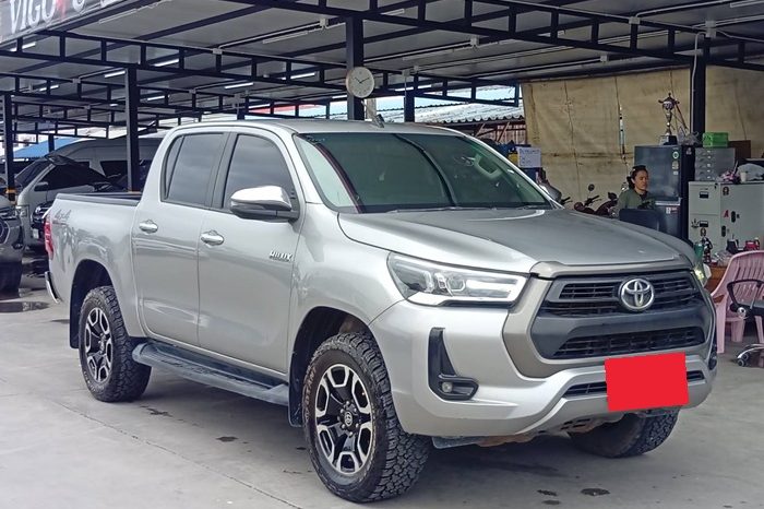 REVO 4WD 2021 2.4 MID MT DOUBLE CAB SILVER  7900 full