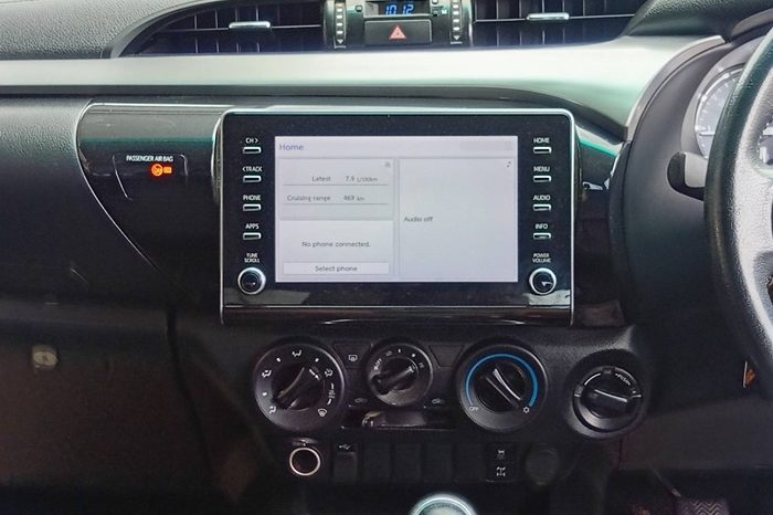 REVO 4WD 2021 2.4 MID MT DOUBLE CAB SILVER  7900 full