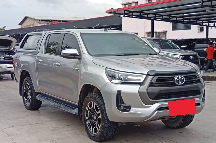 REVO 4WD 2021 2.4 MID MT DOUBLE CAB SILVER  7905 full