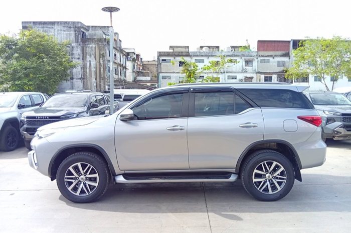 TOYOTA 4WD 2019 2.8V AT FORTUNER SILVER  3973 full