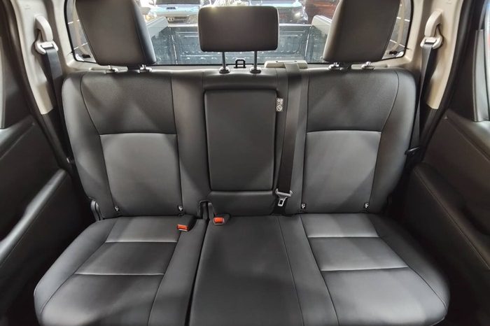 TRAVO OVERLAND PLUS 4WD 2026 2.8 AT DOUBLE CAB GREY  22063 full