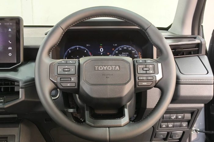 TRAVO OVERLAND PLUS 4WD 2026 2.8 AT DOUBLE CAB GREY  22063 full