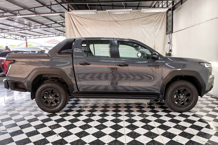 TRAVO OVERLAND PLUS 4WD 2026 2.8 AT DOUBLE CAB GREY  22063 full