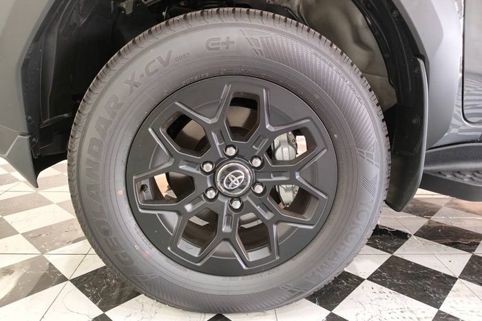 TRAVO OVERLAND PLUS 4WD 2026 2.8 AT DOUBLE CAB GREY  22063 full
