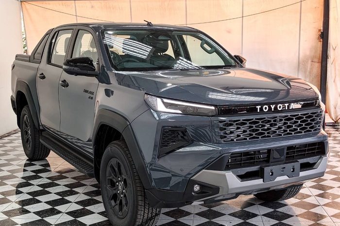 TRAVO OVERLAND PLUS 4WD 2026 2.8 AT DOUBLE CAB GREY  22063 full