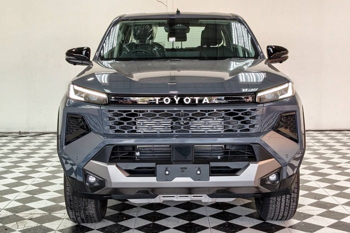 TRAVO OVERLAND PLUS 4WD 2026 2.8 AT DOUBLE CAB GREY  22063 full