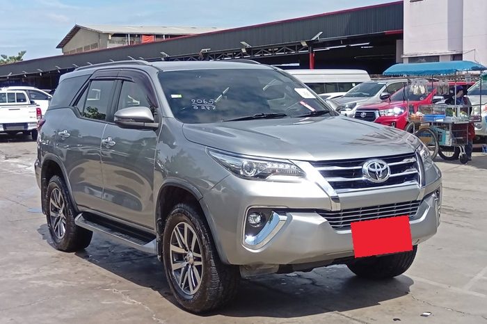 TOYOTA 2WD 2020 2.4V AT FORTUNER SILVER  6838 full