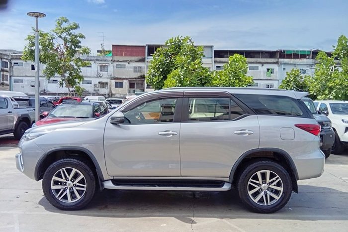 TOYOTA 2WD 2020 2.4V AT FORTUNER SILVER  6838 full