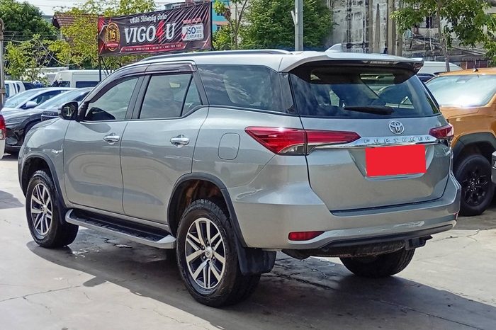TOYOTA 2WD 2020 2.4V AT FORTUNER SILVER  6838 full