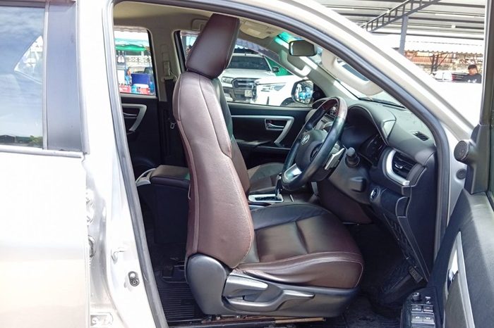 TOYOTA 2WD 2020 2.4V AT FORTUNER SILVER  6838 full