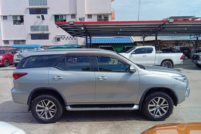 TOYOTA 2WD 2020 2.4V AT FORTUNER SILVER  6838 full
