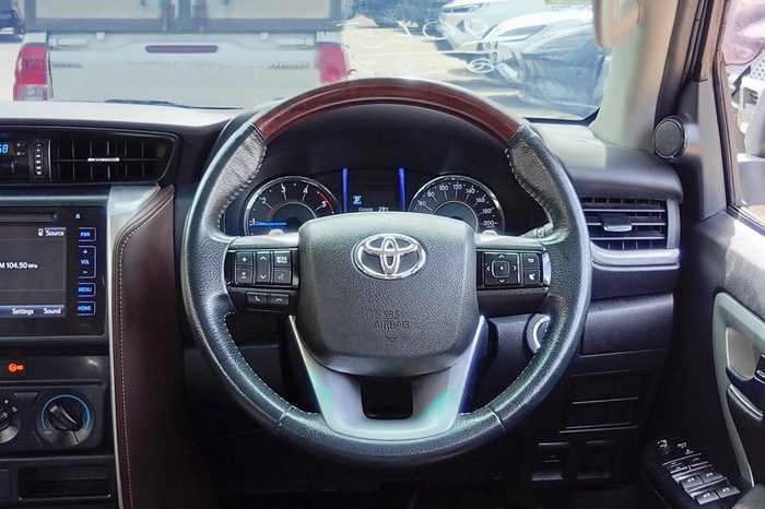 TOYOTA 2WD 2020 2.4V AT FORTUNER SILVER  6838 full