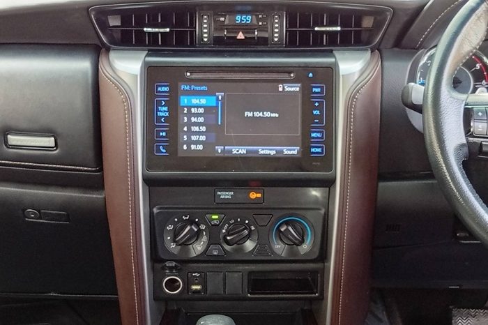 TOYOTA 2WD 2020 2.4V AT FORTUNER SILVER  6838 full