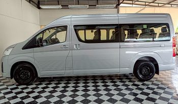 TOYOTA 2026 2WD 2.8 AT COMMUTER SILVER 45729 full