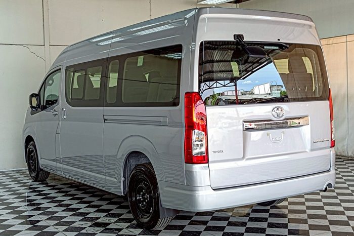 TOYOTA 2026 2WD 2.8 AT COMMUTER SILVER 45729 full