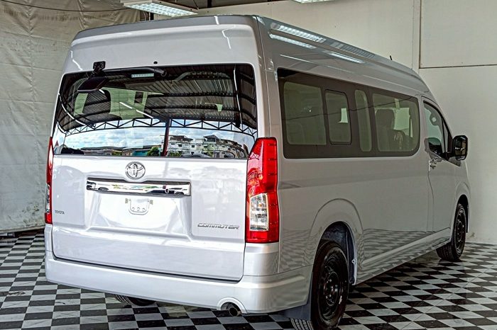 TOYOTA 2026 2WD 2.8 AT COMMUTER SILVER 45729 full