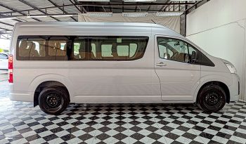 TOYOTA 2026 2WD 2.8 AT COMMUTER SILVER 45729 full