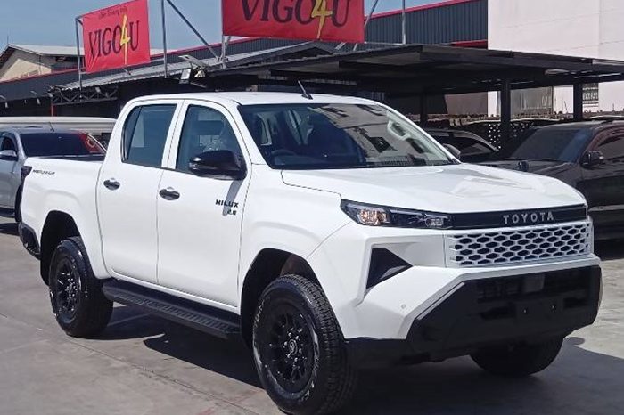 TRAVO SMART PRE 2026 2.8 AT DOUBLE CAB WHITE  800648 full