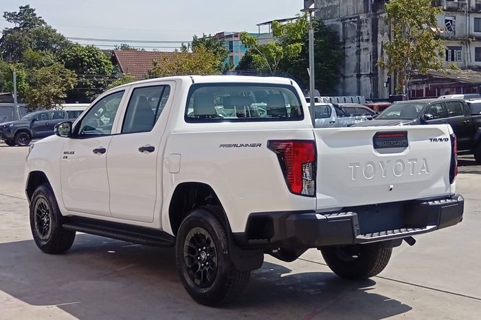 TRAVO SMART PRE 2026 2.8 AT DOUBLE CAB WHITE  800648 full