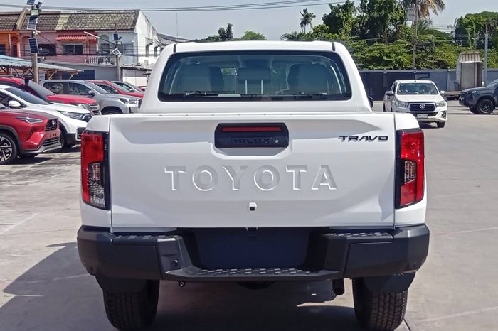 TRAVO SMART PRE 2026 2.8 AT DOUBLE CAB WHITE  800648 full