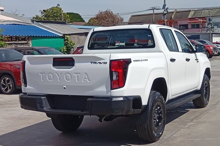 TRAVO SMART PRE 2026 2.8 AT DOUBLE CAB WHITE  800648 full