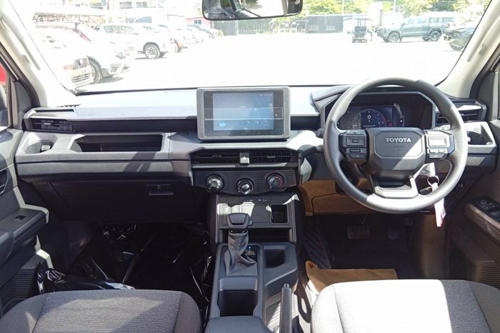 TRAVO SMART PRE 2026 2.8 AT DOUBLE CAB WHITE  800648 full