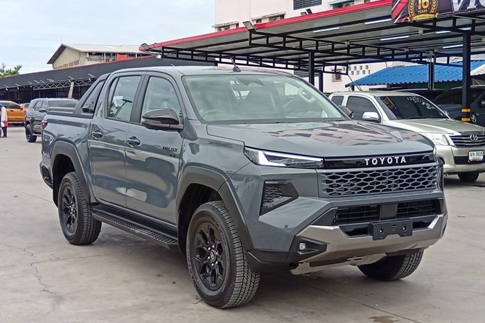 TRAVO OVERLAND PLUS 4WD 2026 2.8 AT DOUBLE CAB GREY  25608 full