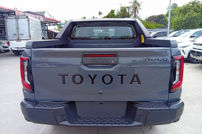 TRAVO OVERLAND PLUS 4WD 2026 2.8 AT DOUBLE CAB GREY  25608 full