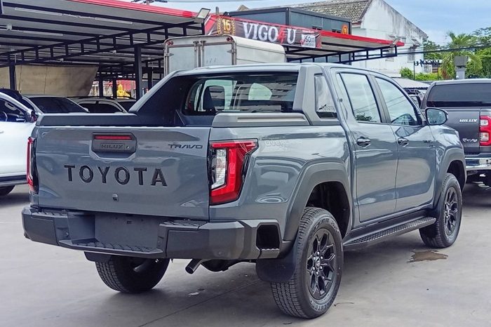 TRAVO OVERLAND PLUS 4WD 2026 2.8 AT DOUBLE CAB GREY  25608 full