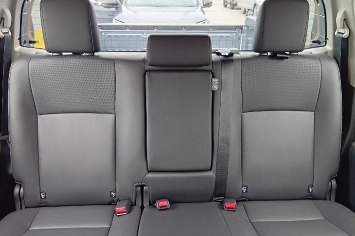TRAVO OVERLAND PLUS 4WD 2026 2.8 AT DOUBLE CAB GREY  25608 full