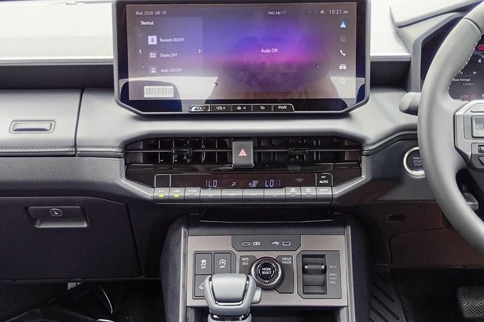 TRAVO OVERLAND PLUS 4WD 2026 2.8 AT DOUBLE CAB GREY  25608 full