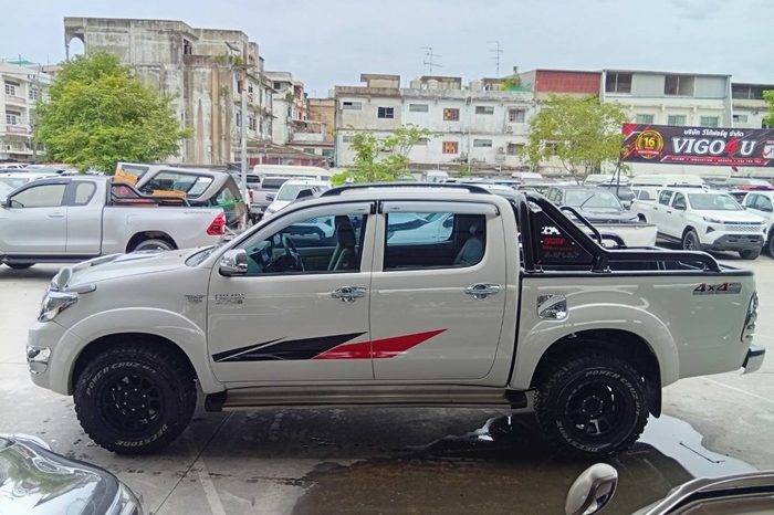 VIGO 4WD 2010 3.0G AT DOUBLE CAB WHITE  4097 full