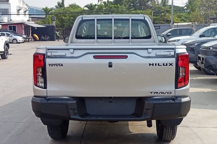 TRAVO 4TREX 4WD 2026 2.8 MT STANDARD SILVER  92020 full
