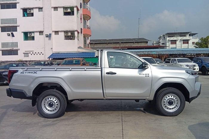 TRAVO 4TREX 4WD 2026 2.8 MT STANDARD SILVER  92020 full