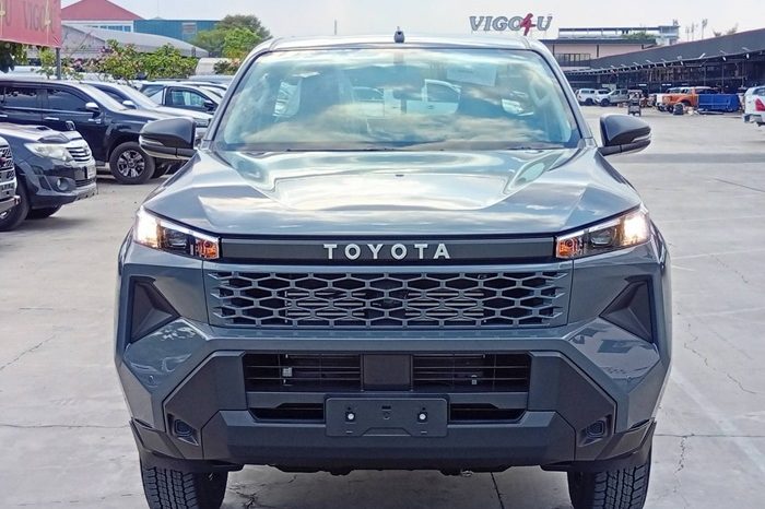 TRAVO 4TREX 4WD 2026 2.8 MT STANDARD GREY  93509 full