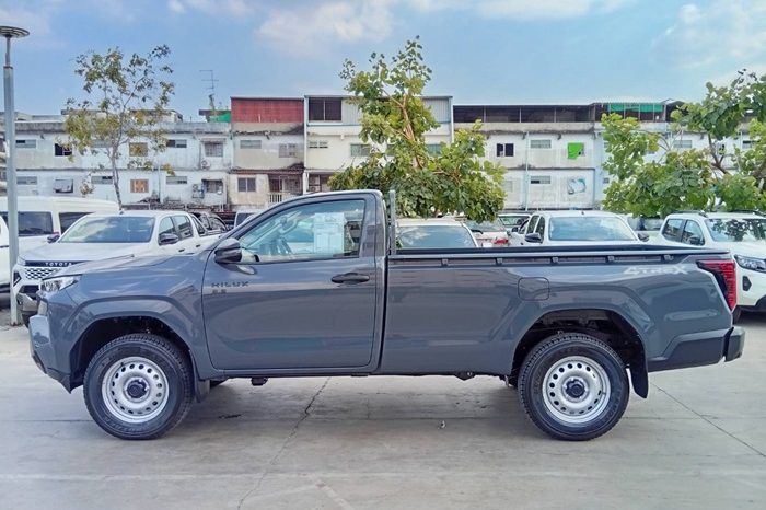 TRAVO 4TREX 4WD 2026 2.8 MT STANDARD GREY  93509 full