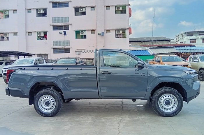 TRAVO 4TREX 4WD 2026 2.8 MT STANDARD GREY  93509 full